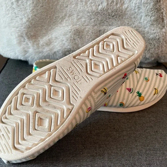 Toms Slides - Picture 3 of 4